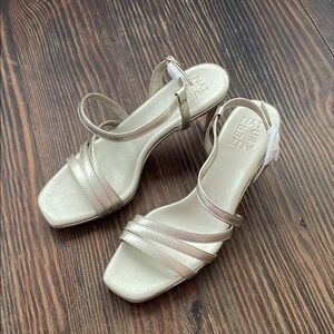 Naturalizer Champagne Gold Heel